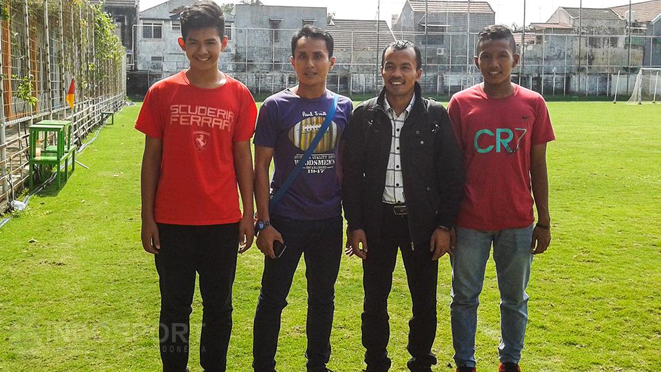 Skuat%20ASIFA%2C%20Hanif%20Mahdi%20dan%20Azza%20Mayulahe%20bersama%20kedua%20orang%20tua%20mereka.